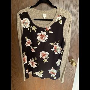 Large sweater w floral and solid